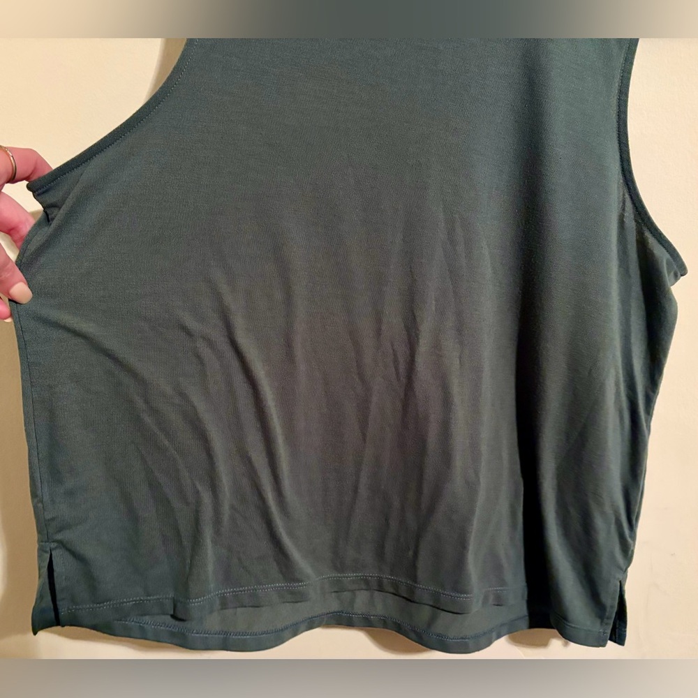 Women’s Old Navy Green Active Ultralite Go Dry Tank Top Wide Strap Muscle Sz Med - Picture 6 of 15